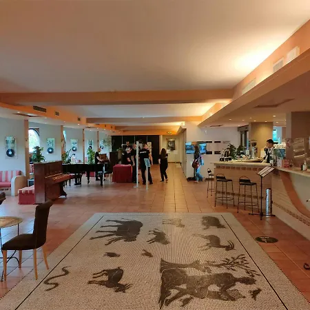 乔威聂伊爵士阿列酒店 酒店